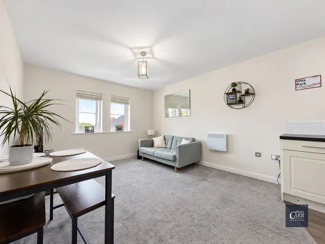 Blue Cedar Drive, Streetly, B74, photo 2