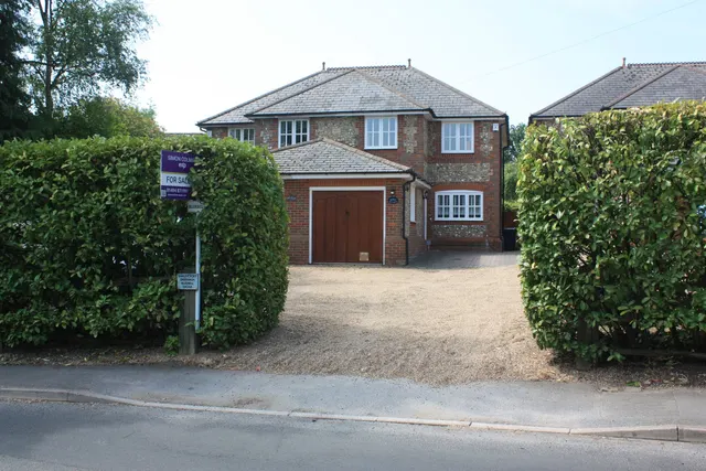 Grove Lane, Chalfont St Peter, SL9, photo 1