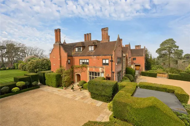 Old Avenue, St George's Hill, Weybridge, Surrey, KT13 0QE, photo 1