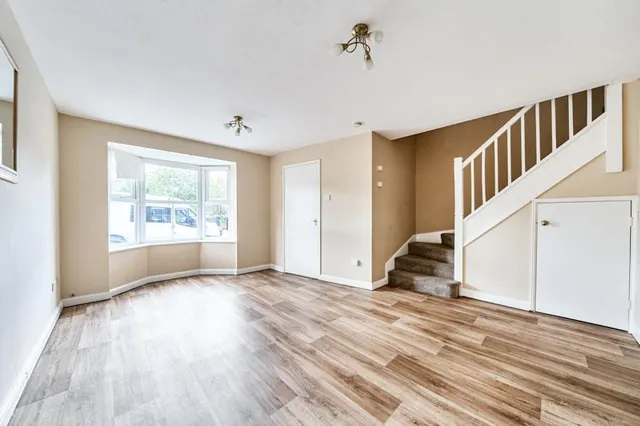 Morris Court, Aylesbury, HP21, photo 3