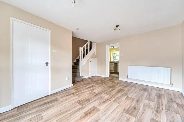 Morris Court, Aylesbury, HP21, photo 2
