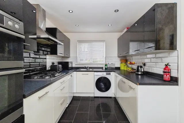 Photo 3 — Elm Way, Chadderton, Oldham, Greater Manchester, OL9