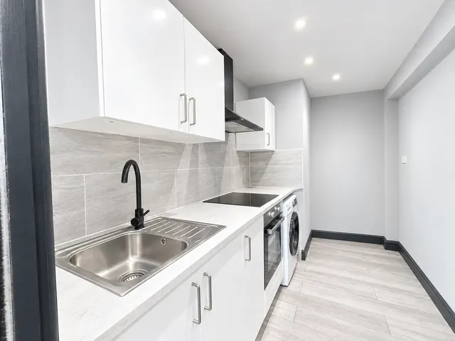 Forbes Avenue, EN6, photo 2