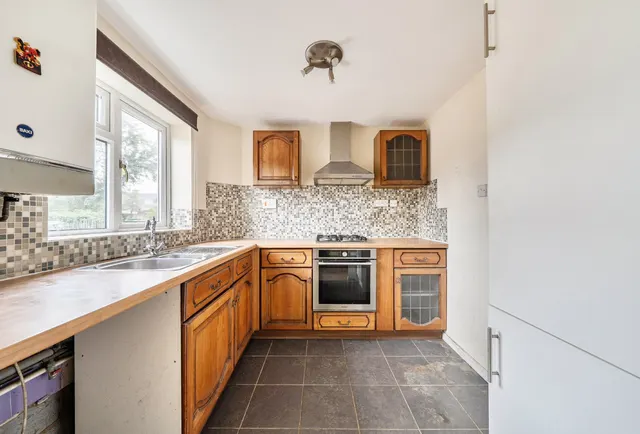Photo 2 — Coventry Close, Tewkesbury, GL20 5HR