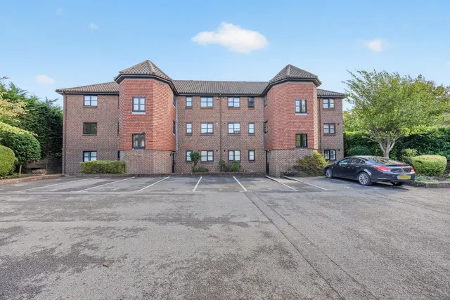 Maple Leaf Close, Biggin Hill, TN16, photo 1