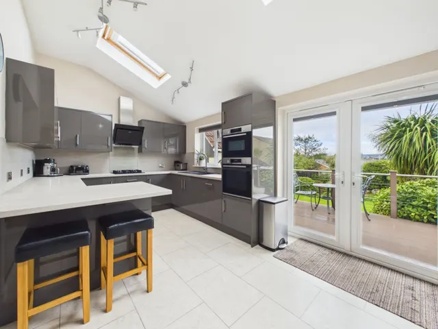 Oldmixon Road, Weston-Super-Mare, BS24, photo 3