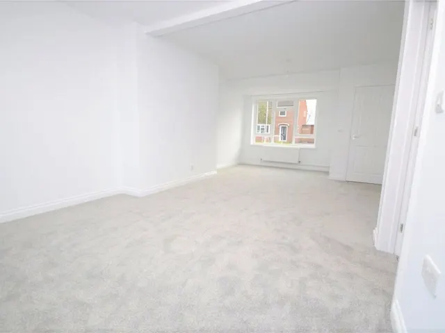 Photo 2 — Beavers Crescent, Hounslow