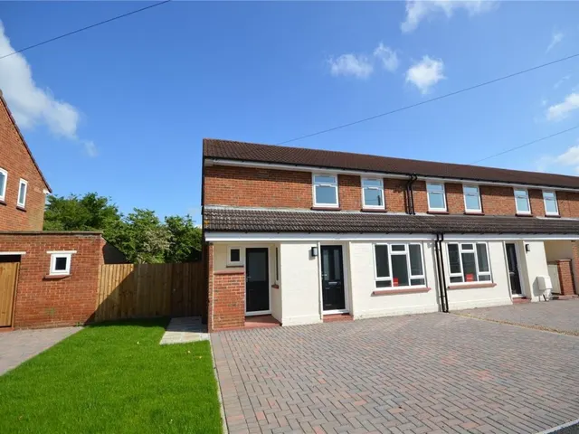 Beavers Crescent, Hounslow, photo 1