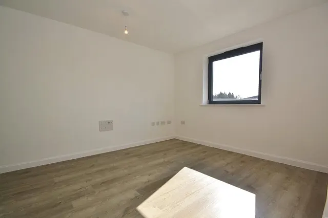 Walnut Tree Close, Guildford, GU1, photo 3