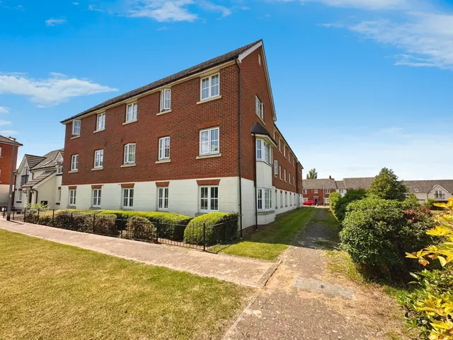 Baden Powell Close, Great Baddow, CHELMSFORD, CM2 7GA, photo 1