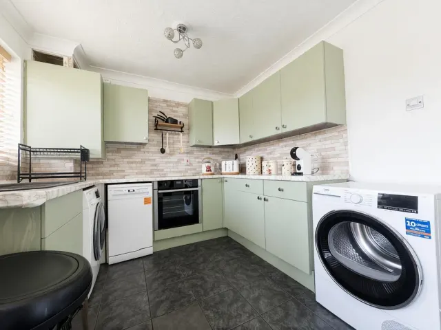 Burnet Road, Bradwell, photo 3