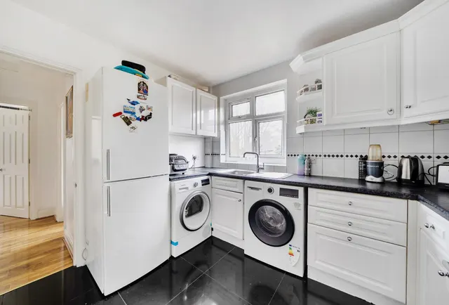 Buck Lane, London, NW9 0AP, photo 1
