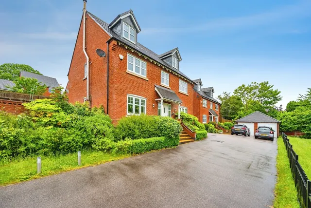 Tutbury Hollow, Ashbourne, photo 1