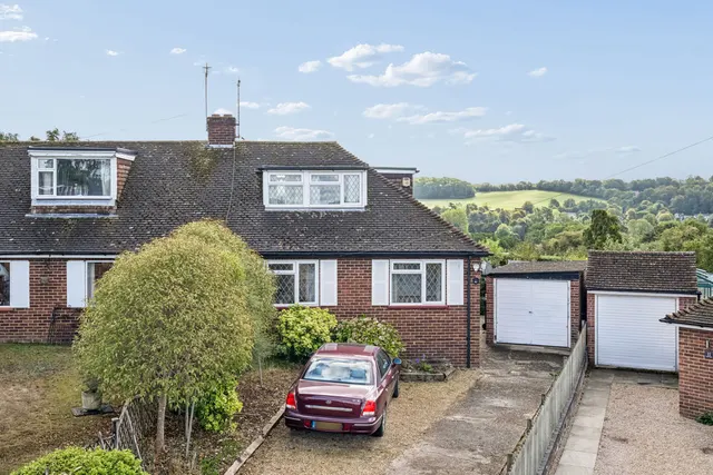 East Ridge, Bourne End, SL8, photo 1