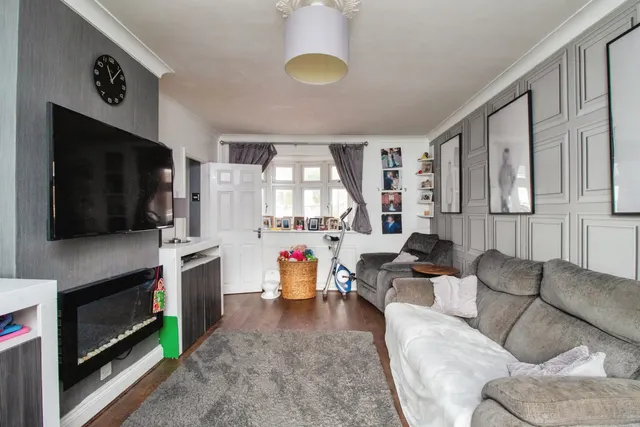 Winifred Road, Basildon, SS13, photo 3