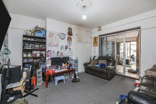 Carlyle Avenue, Southall, UB1, photo 2