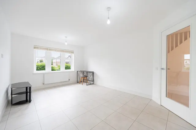 Raeside Grove, Newton Mearns, G77, photo 2
