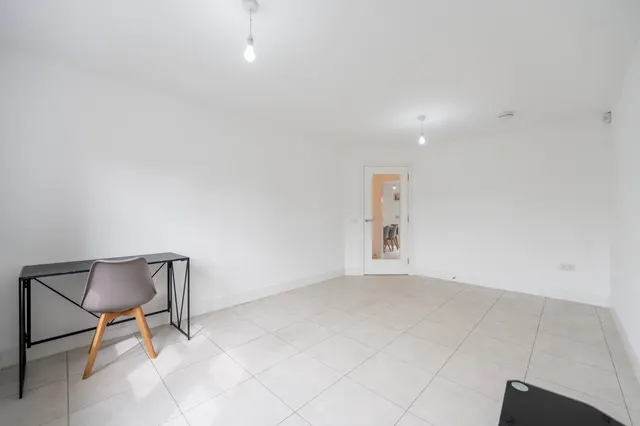 Raeside Grove, Newton Mearns, G77, photo 3