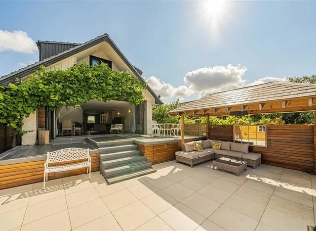 The Island, Thames Ditton, KT7, photo 3