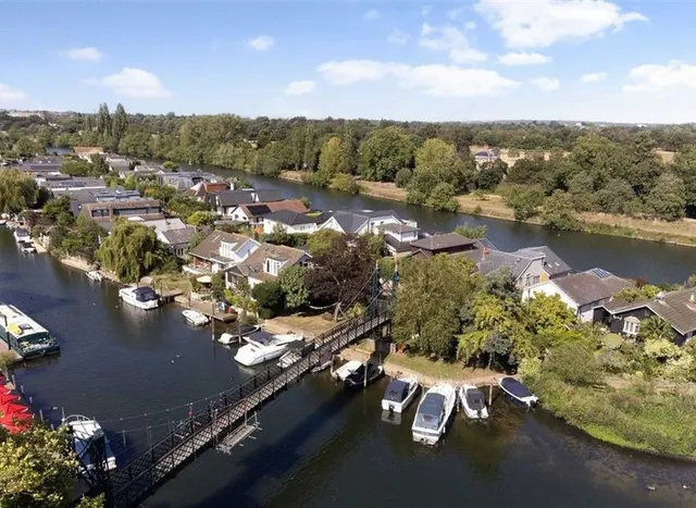 The Island, Thames Ditton, KT7, photo 1