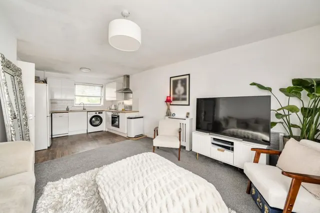 Nottingham Close, Woking, GU21, photo 2