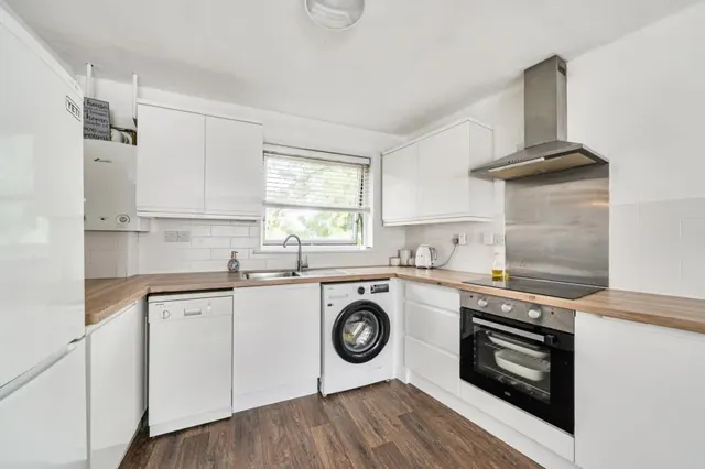 Nottingham Close, Woking, GU21, photo 3