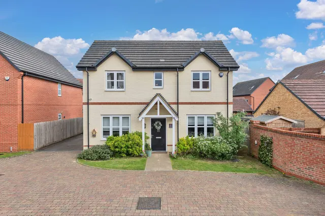 Poppy Drive, Ampthill, Bedford, Bedford, MK45 2AT, photo 1