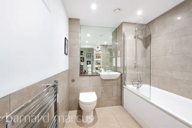 Roehampton Lane, London, SW15, photo 2