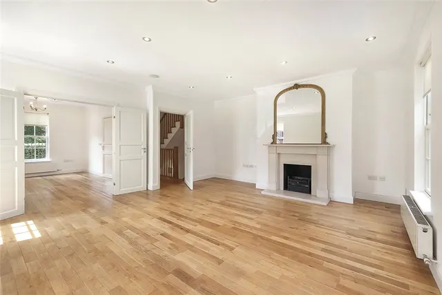 Sadlers Gate Mews, Commondale, SW15, photo 2