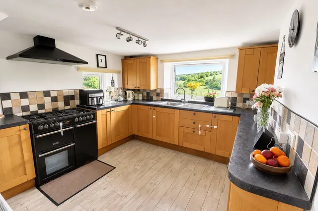 Tavistock Road, Launceston, PL15, photo 2