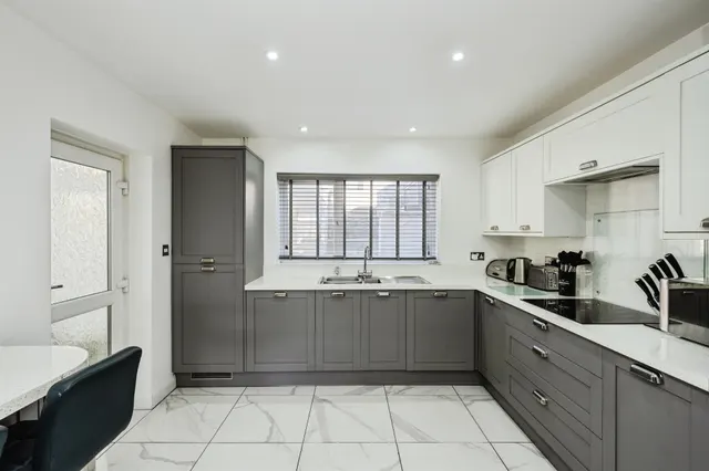 Neath Road, Swansea, SA6, photo 2