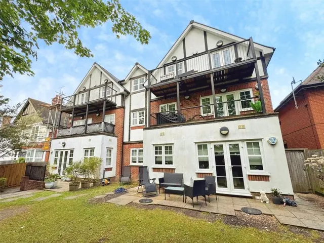 West Wycombe Road, High Wycombe, HP12, photo 1