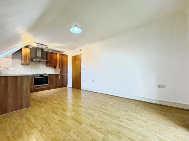 West Wycombe Road, High Wycombe, HP12, photo 3