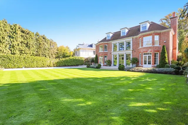 Eaton Park, Cobham, KT11, photo 3