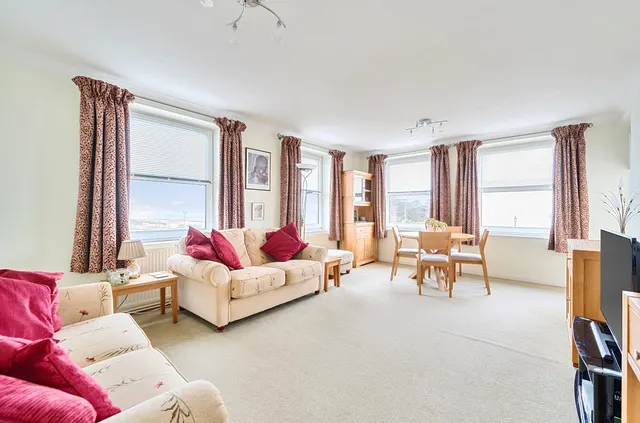 West Parade, Worthing, BN11, photo 2