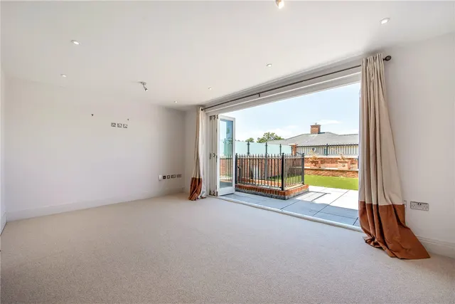 Elizabeth Place, Winchester, SO22, photo 2