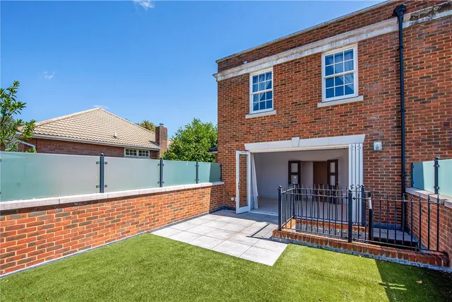Elizabeth Place, Winchester, SO22, photo 3