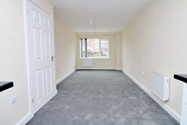 Photo 2 — Blackwood Avenue, Bilton, Rugby, Warwickshire, CV22 7ER