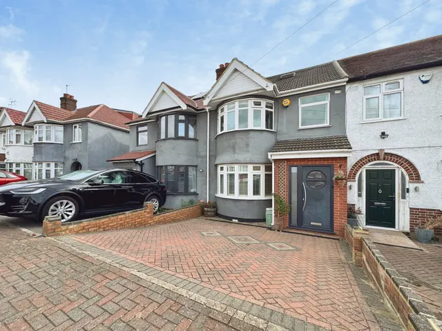 Church Drive, London, NW9, photo 1