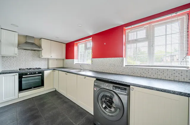 Old Cove Road, Fleet, GU51, photo 2