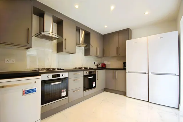 Applegarth Avenue, Guildford, GU2, photo 2