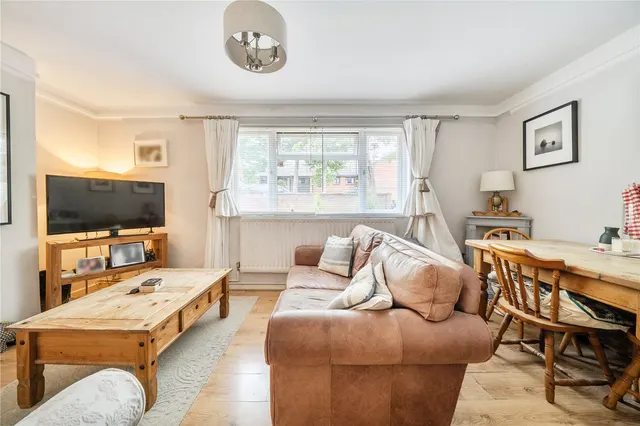Queens Walk, Ealing, W5, photo 1