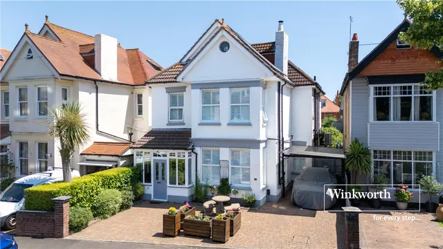 Chestnut Avenue, Bournemouth, BH6, photo 1