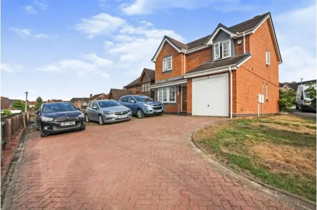 St. Lukes Way, Nuneaton, CV10, photo 1