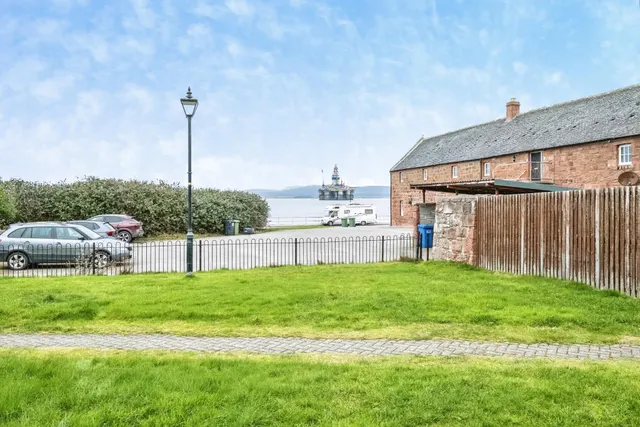 Marine Terrace, Cromarty, IV11, photo 3