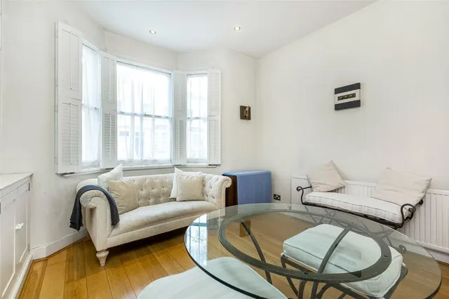 Chesson Road, London, W14, photo 1