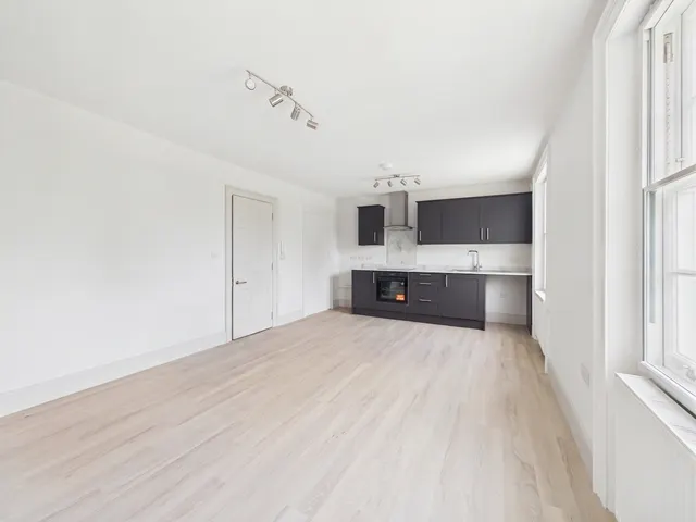 London Road, Gloucester, GL1, photo 2