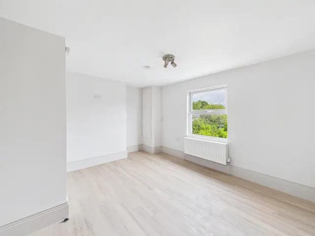 London Road, Gloucester, GL1, photo 3
