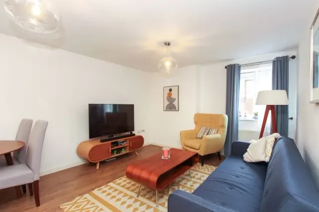 Photo 2 — Siskin Drive, Hemel Hempstead, Hertfordshire, HP3 0FT