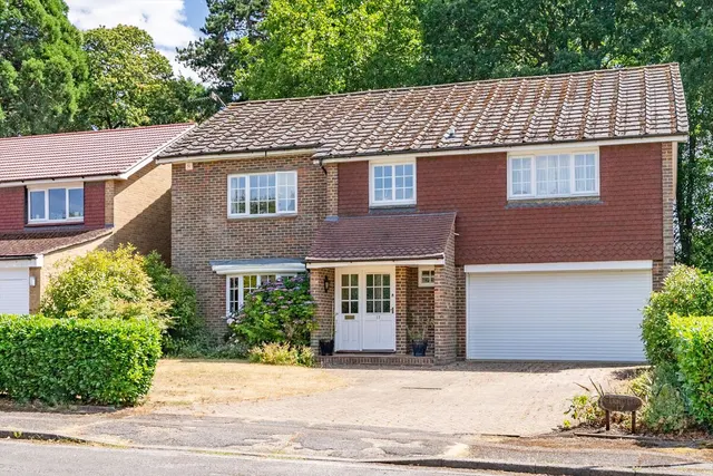 Milner Drive, Cobham, KT11, photo 2